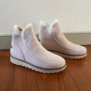 NWT Women’s blush pull on faux fur lined boots